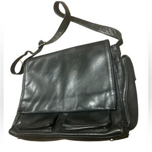 Danier MINT new as possible Black Leather Messenger/crossbody bag ultra soft